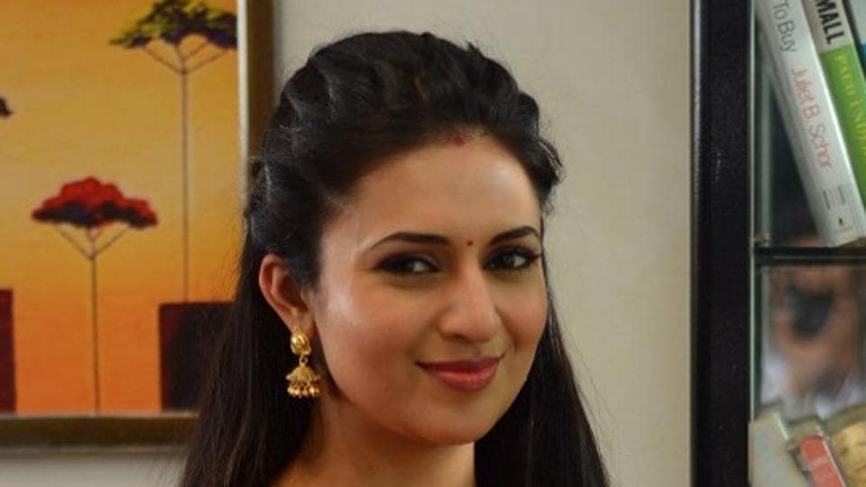 Covid-19: PM Modi thanks Rashami Desai, Divyanka Tripathi and other TV  celebs for Fan Ka Fan initiative – India TV