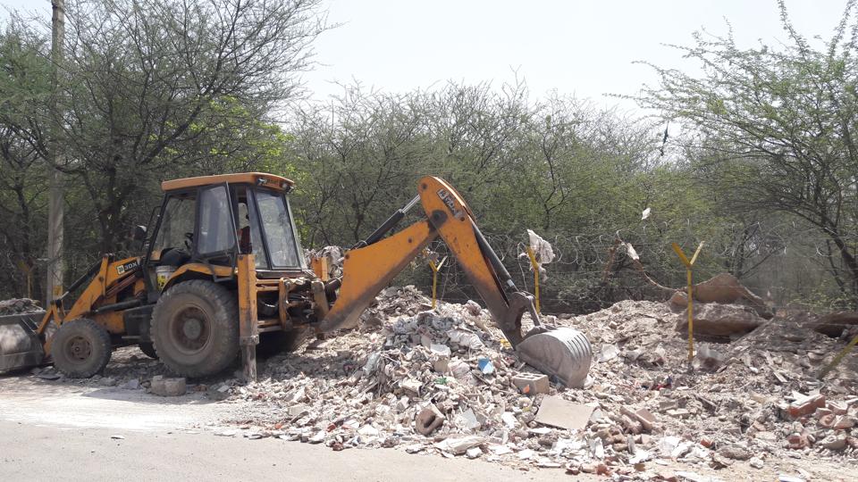 Gurgaon: Citizens protest dumping of construction waste by MCG in Aravalli forest