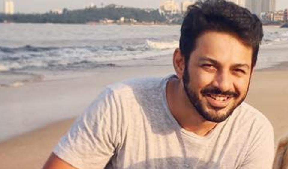 Kangana Ranaut Attacks Apurva Asrani For Allegations Over Simran Credits Hindustan Times Apurva asrani (right) and sid with their cats koko and butter. kangana ranaut attacks apurva asrani