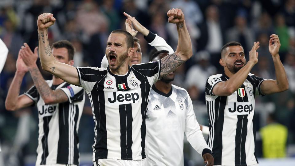 Juventus clinches record sixth straight Serie A title with win vs