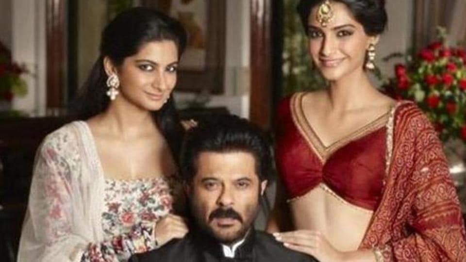 I Would Be A Disaster As An Actor Sonam Kapoor S Sister Rhea Hindustan Times Arjun kapoor, who is very active on social media, always treats his fans with throwback photos of him with his family and cousins, including actress sonam in the picture, all the cousins are posing for the camera. sonam kapoor s sister rhea