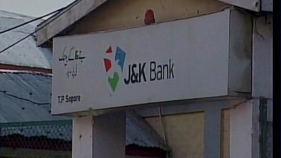 Suspected militants lobbed a grenade at a police party near the J&K Bank branch  in Sopore. (ANI Twitter)