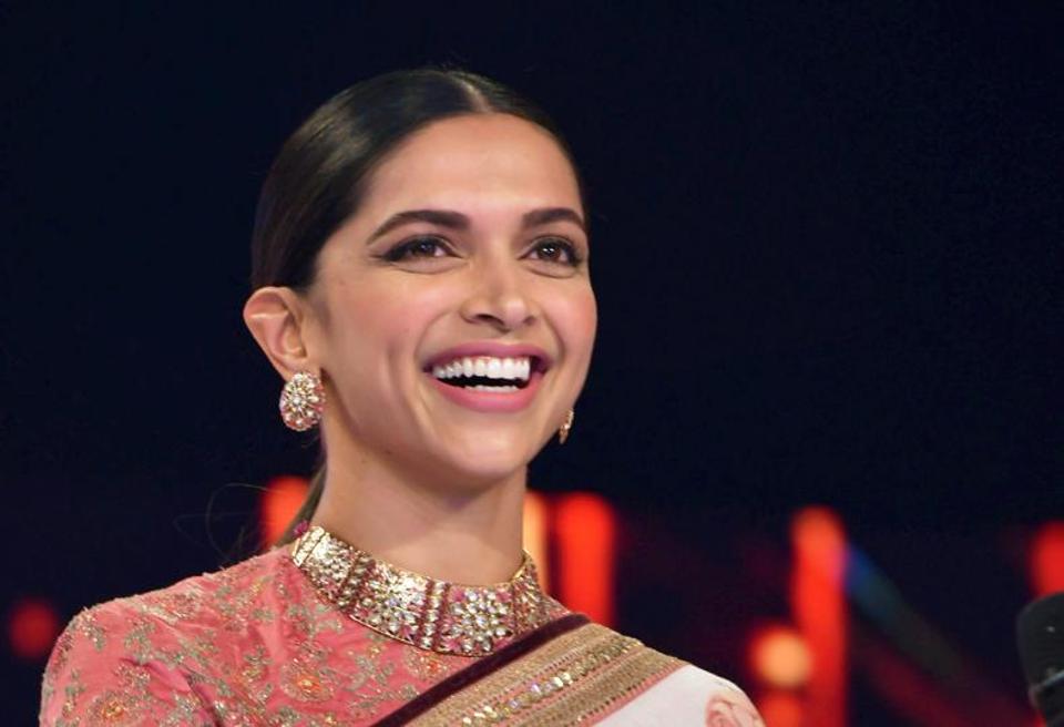 Deepika Padukone at Special Screening of Piku Media