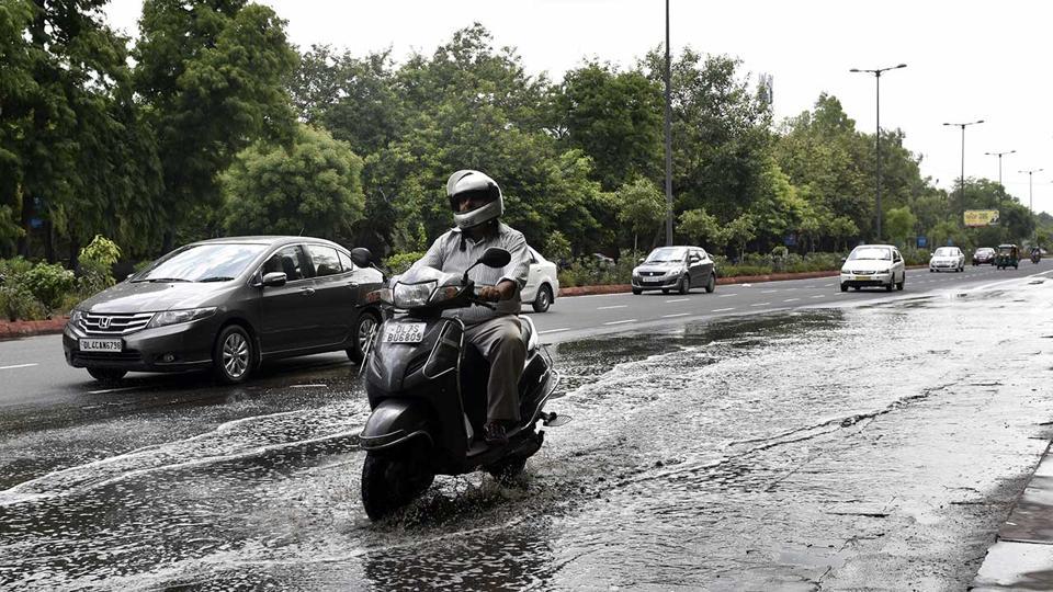 Fresh premonsoon showers lash Delhi Hindustan Times