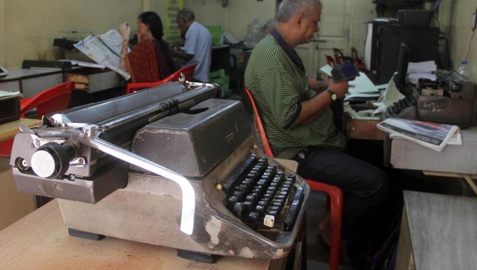 Typewriters better than computers, necessary, say Maharashtra