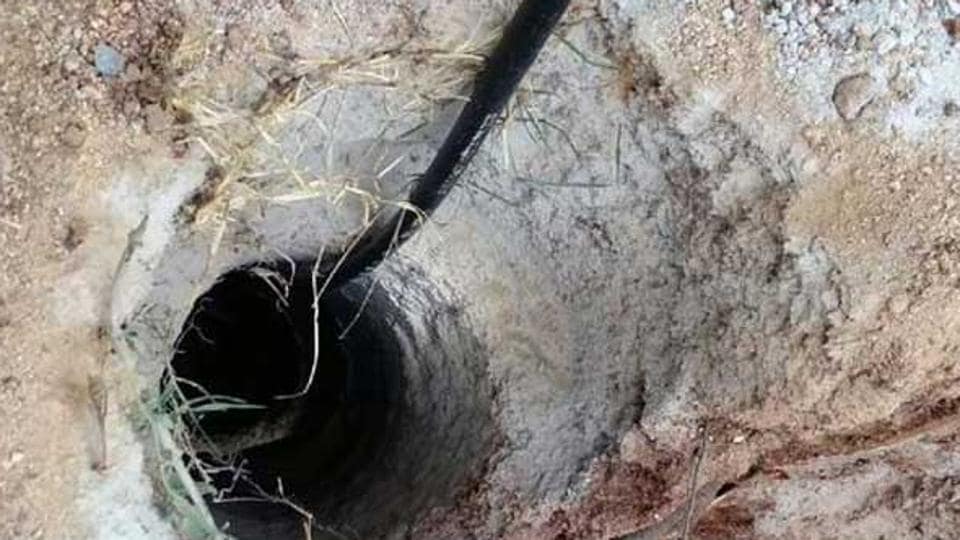 Toddler falls into borewell in Telangana; rescue work in progress ...