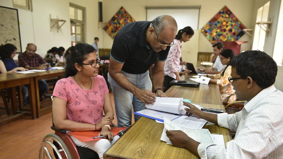 DU admissions Economics, English, honours only for those who