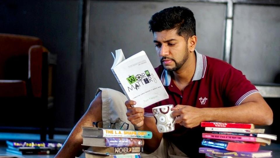 Booklet Guy Fat Books Hard To Read This Mumbaikar Will Make A Summary booklet-guy-fat-books-hard-to-read-this-mumbaikar-will-make-a-summary
