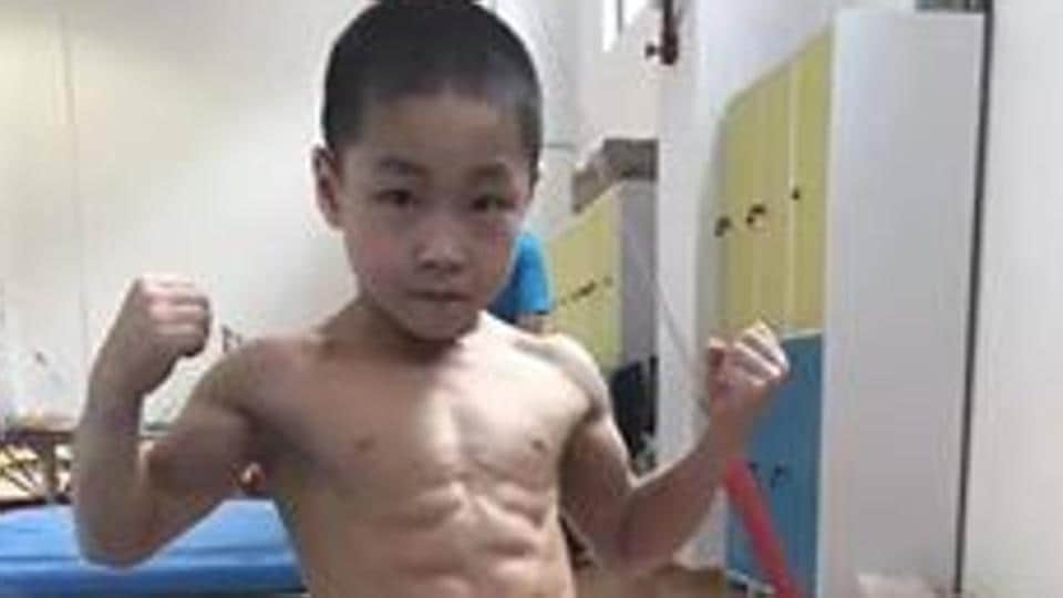 Ripped 7-year-old Hangzhou boy has coveted 8-pack - People's Daily Online