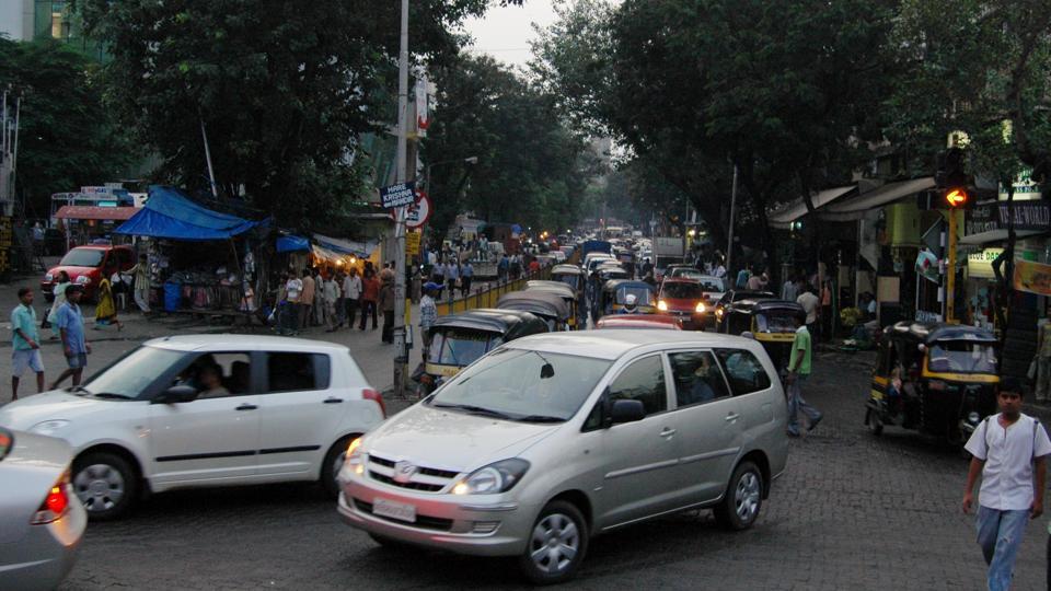Mumbai commute: Going shopping at Irla market? The one thing you can't buy is space | Mumbai news - Hindustan Times Mumbai commute: Going shopping at Irla market? The one thing you can't buy is space | Mumbai news - Hindustan Times