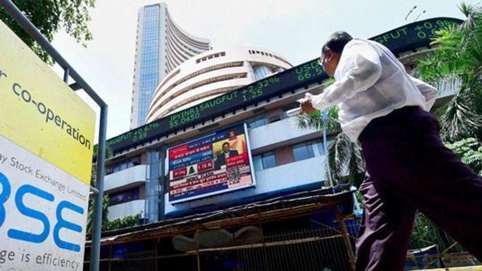 Sensex Makes A Big Start Hits All Time Peak Of 31595 Hindustan Times 
