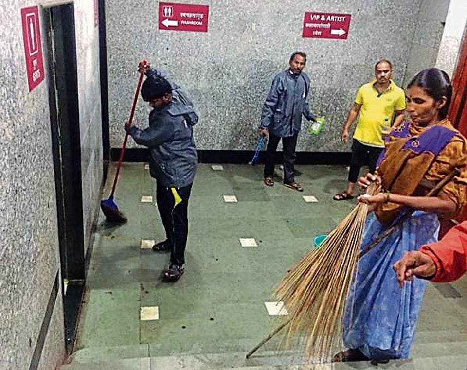 Marathi actress Mukta Barve’s bad toilets’ post raises a stink in Pune