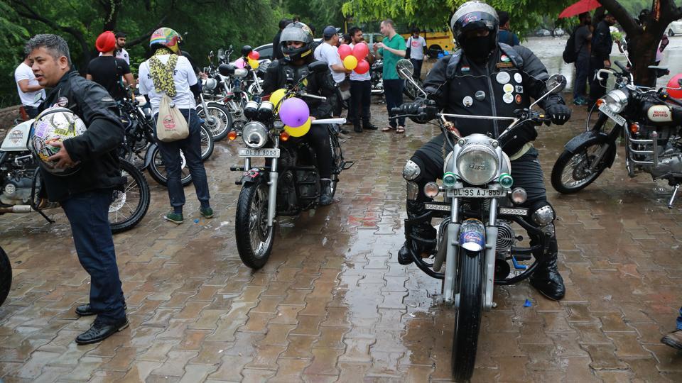 VIP bikes: Now, fancy numbers on cards for two-wheelers in Delhi ...