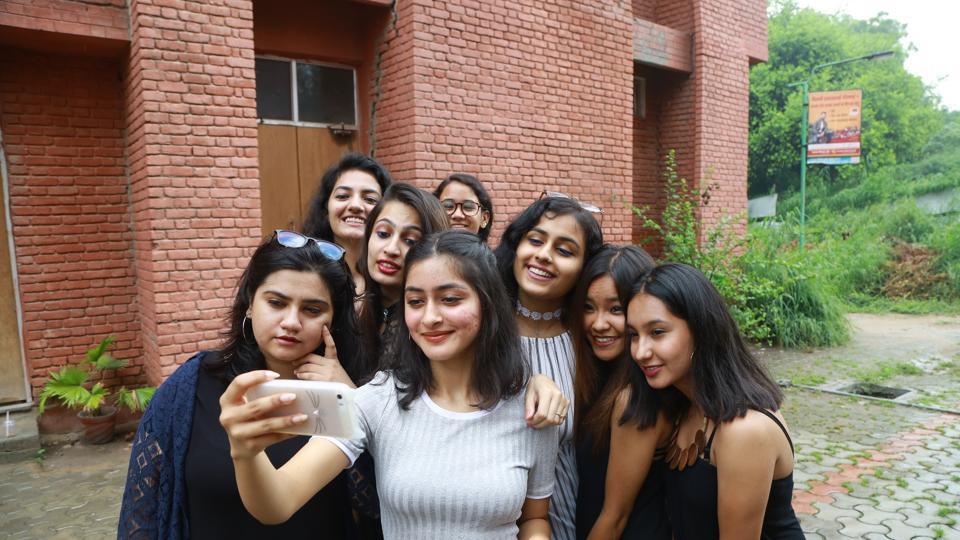 Day One At Delhi University Despite Rain Freshers Got Their Fashion
