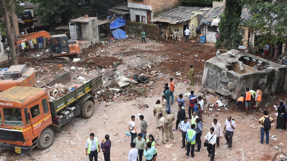 WATCH How Ghatkopar building came crashing down within seconds Mumbai news Hindustan Times