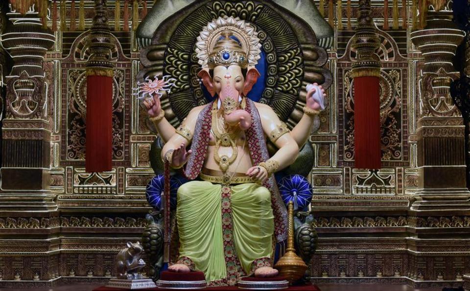 Mumbai rain fails to dampen spirit of Lalbaugcha Raja devotees | Mumbai ...