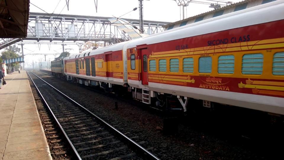 Train drivers scuffle over driving Antyodaya Express, put passengers at  risk | Latest News India - Hindustan Times