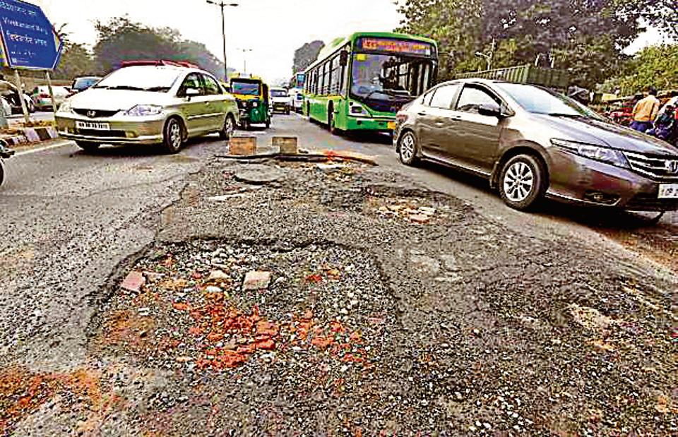 inspection-reveals-2-000-potholes-on-delhi-s-roads-minister-calls-for