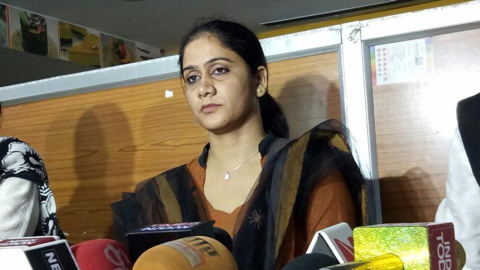 To Free Herself From Torturous Marriage Muslim Woman Divorces Husband At Press Meet In Lucknow Hindustan Times Islam and quran has stressed both partners to live in peace and harmony, however it is a natural process of life that some disagreements between spouses arise during the. to free herself from torturous marriage