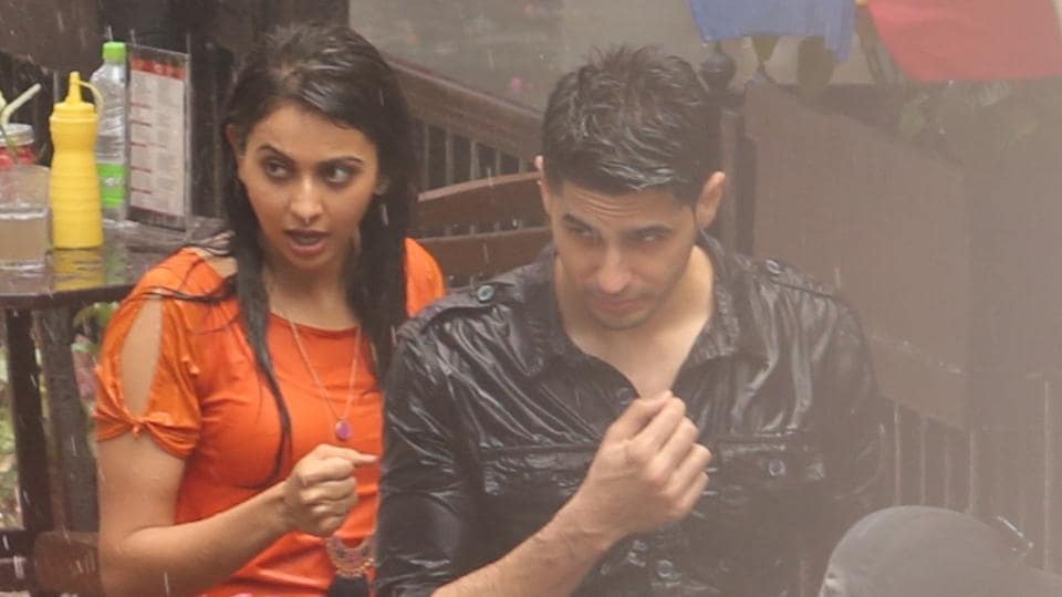 See Photos Sidharth Malhotra And Rakul Preet Singh Shoot For Aiyaary In Gurgaon Bollywood