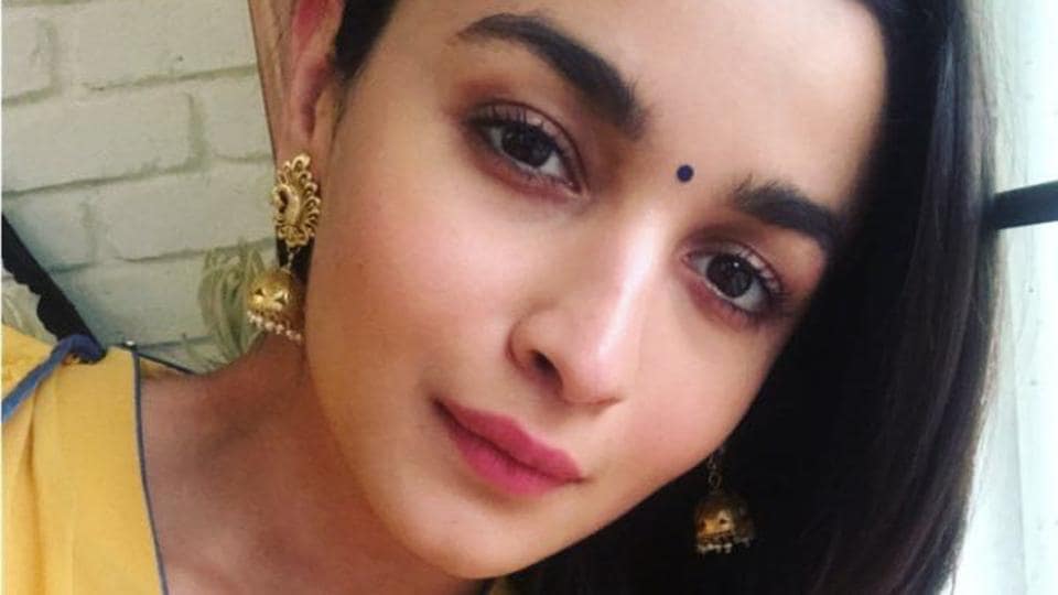 Aaliyabhatt Xxnx - Alia Bhatt, Ranbir Kapoor celebrate Durga Puja with Rani Mukerji. See pics  | Bollywood - Hindustan Times