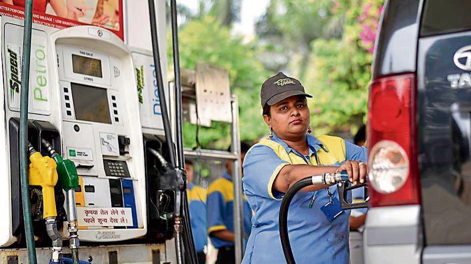 100 petrol pumps along Maharashtra highways to have toilets, ATMs
