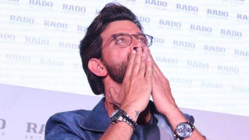 From Farhan Akhtar To Twinkle Khanna Here S Who S On Hrithik Roshan S Side After Arnab Interview Hindustan Times Get other latest updates via a notification on our mobile app available on android and itunes. after arnab interview