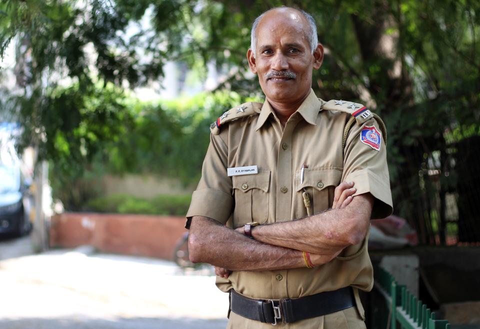 a-delhi-police-sub-inspector-who-has-made-a-world-record-in-calligraphy