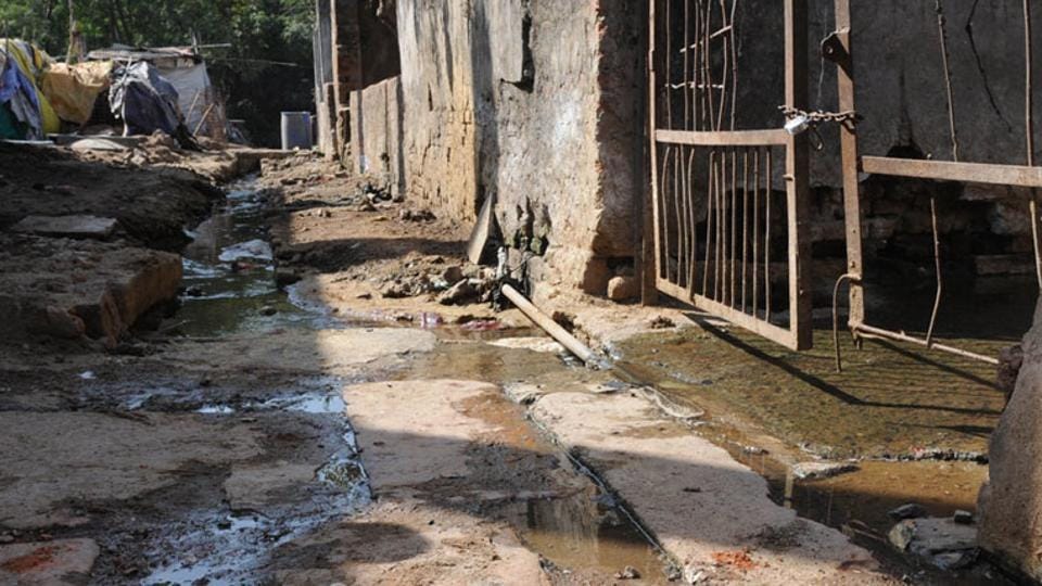 Gulfam Qureshi, who heads the Ghazipur livestock market near the abattoir, said it was only a coincidence that Navratri and Ramzan periods have overlapped this year. (HT file photo. Representative image) Gulfam Qureshi, who heads the Ghazipur livestock market near the abattoir, said it was only a coincidence that Navratri and Ramzan periods have overlapped this year. (HT file photo. Representative image)
