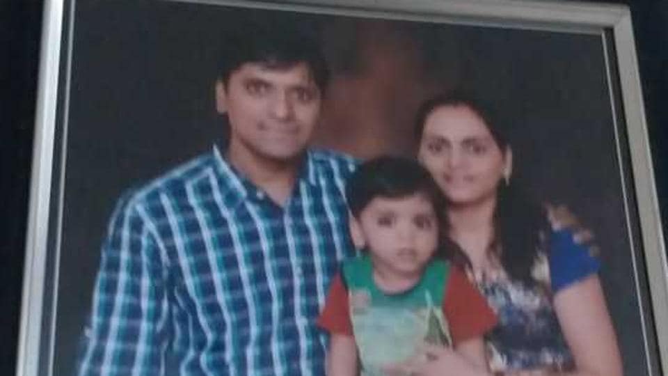 Pune police break into flat to find IT engineer, wife, child dead ...