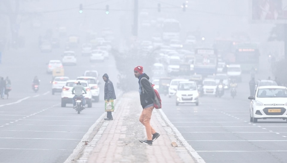 Delhi Wakes Up To A Foggy Monday Morning, Air Quality ‘very Poor ...