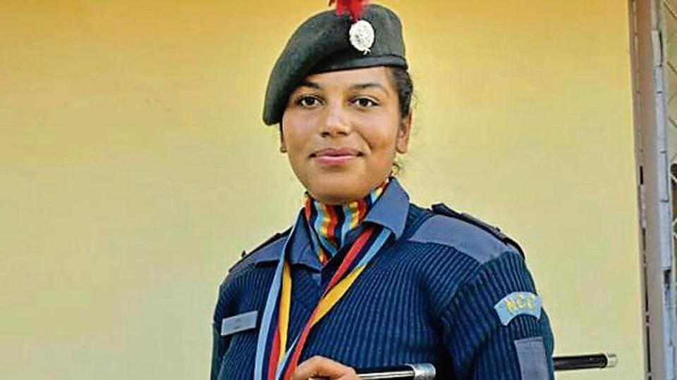 After NCC gold from PM Narendra Modi, she sets sight on sky - Hindustan ...