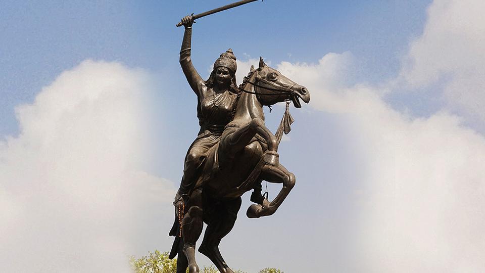 Лакшми баи. Лакшми бай памятник. Лакшми бай национальная героиня индии. Лакшми баи. Рани лакшми бай.