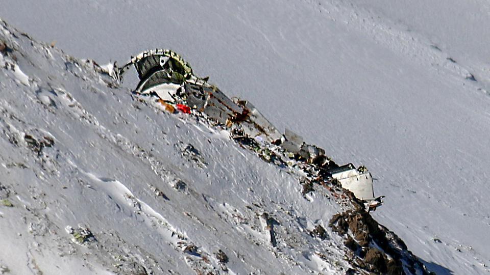 Iran plane crash No survivors, bodies buried in snow as wreckage found