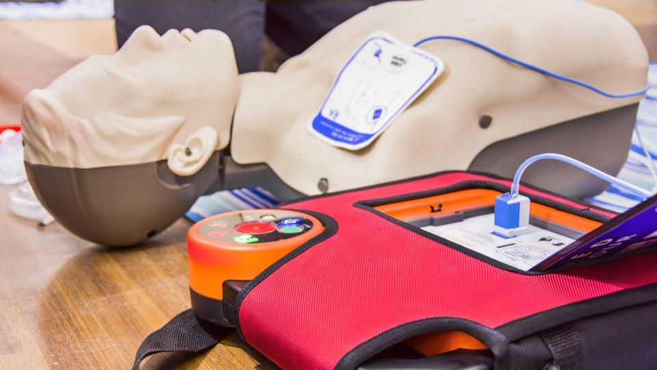 Cardiac arrest survival may double when bystanders use automated ...