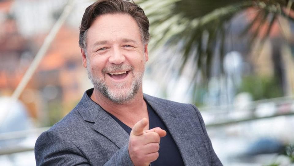 Russell Crowe has ‘Art of Divorce’ auction, in which he’ll auction off(02)