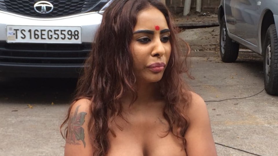 Srireddy Hd Sex Videos - Telugu actor Sri Reddy strips on the street to protest against 'casting  couch' - Hindustan Times