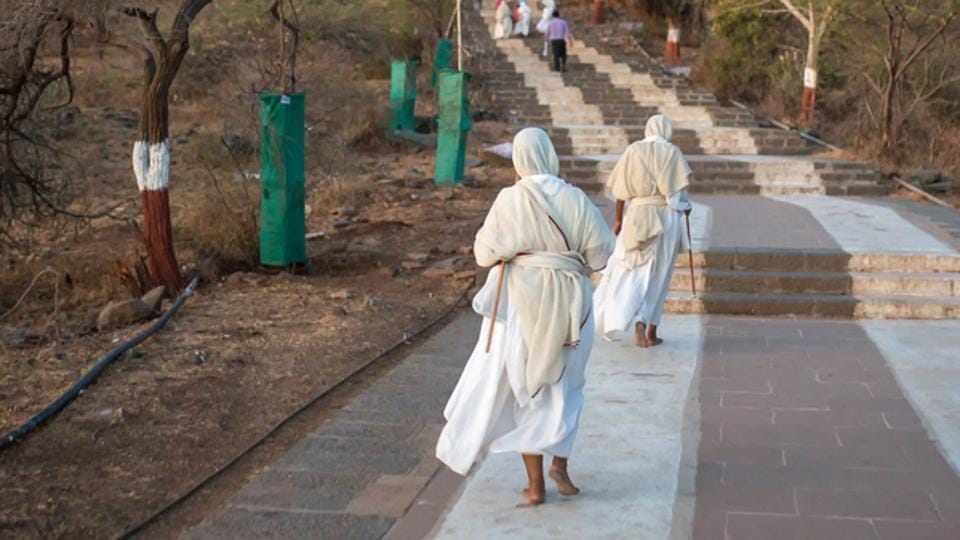 Mumbai CA renounces Rs 100-crore business to become Jain ...