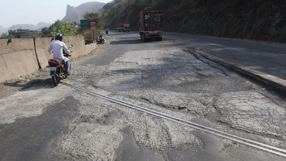 Three-day delay in repair work of Mumbra road in Thane | Mumbai news ...