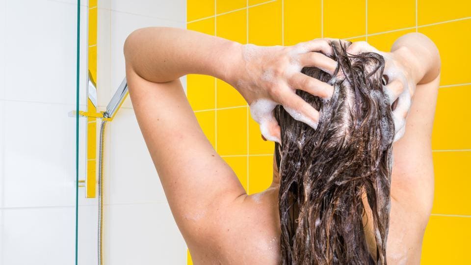 Wash your hair the right way to avoid damage. Follow these tips | Fashion  Trends - Hindustan Times