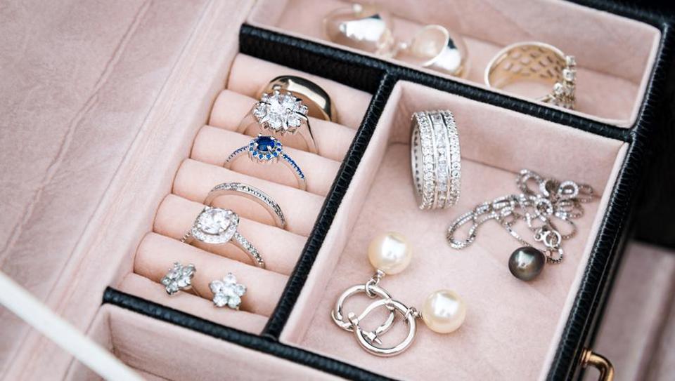 8 tips to make your jewellery last longer by storing it correctly ...