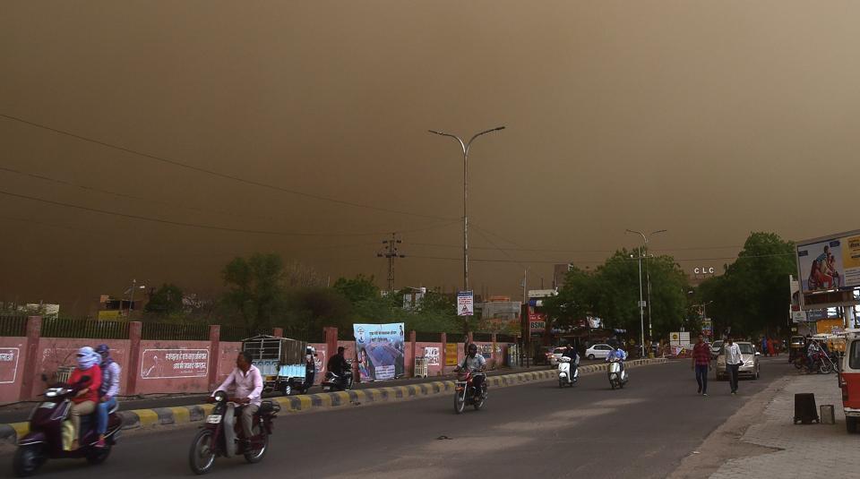 35 killed, more than 200 injured as dust storm wreaks havoc in