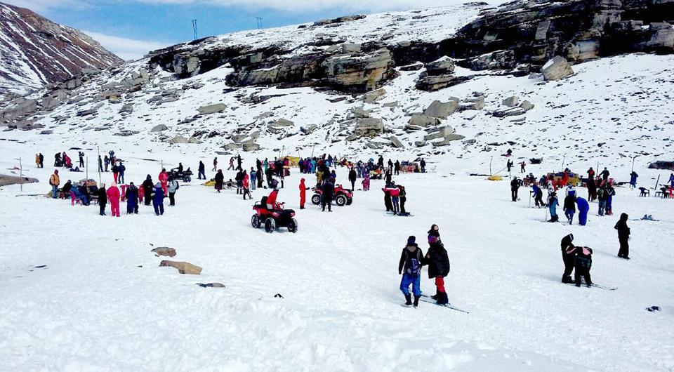 Himachal: 13500 feet high Rohtang pass to finally get mobile connectivity - Hindustan Times
