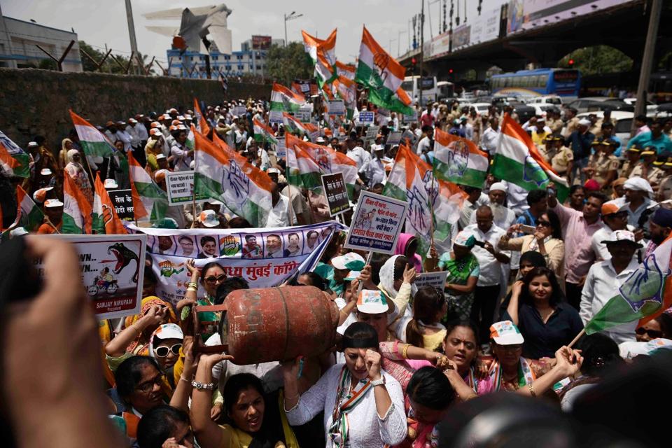 Mumbai Police Arrest 2 Owners Of Horses Used In Congress Protest Rally ...