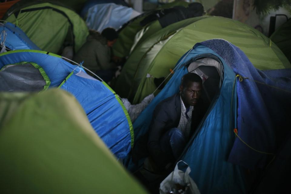 Photos: Police clear out largest migrant camp in Paris | Hindustan Times