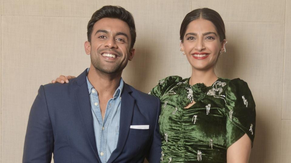Veere Di Wedding S Bhandari Aka Vishwas Kini I Made Sonam Laugh A Lot In The Look Test Hindustan Times This story is the consequences of four girls on their way to find true love and discover their friendship to build strong.