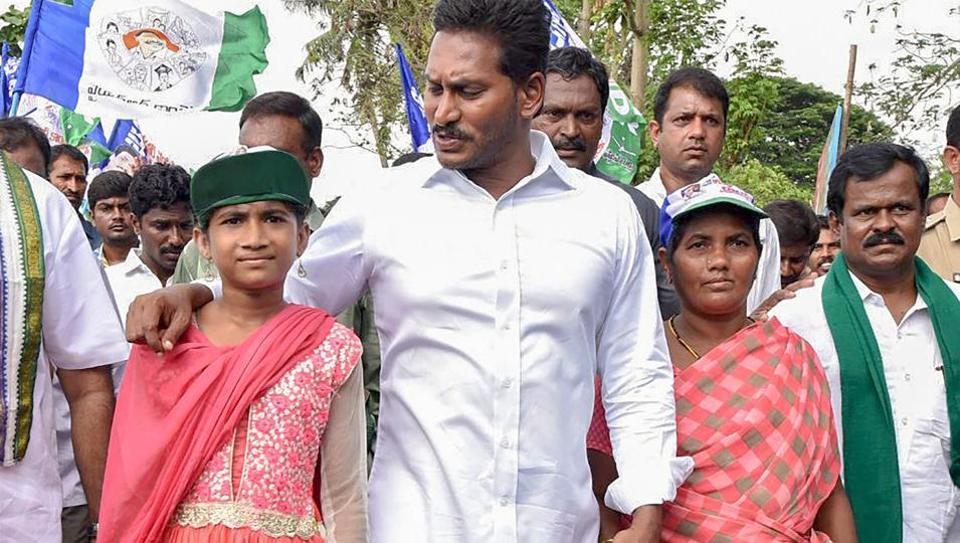 Bees attack Andhra opposition leader Jaganmohan Reddy&#39;s padayatra | Latest  News India - Hindustan Times