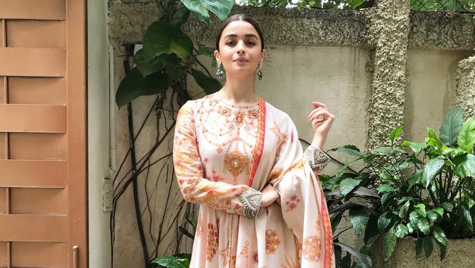 Alia Bhatt’s easy charm and Sara Ali Khan’s simplicity will make your ...