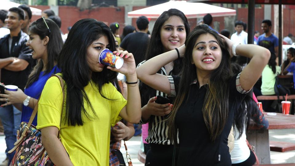 DU admissions 2018 first cut off highlights 98.50 for economics