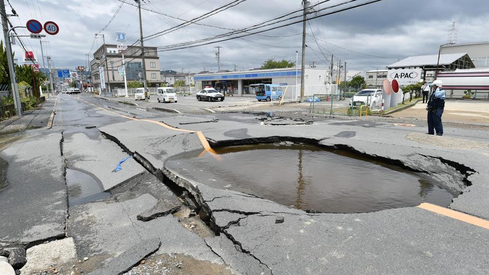 Magnitude 6 1 Quake Kills Three Stops Factories In Japan S Osaka Area World News Hindustan Times